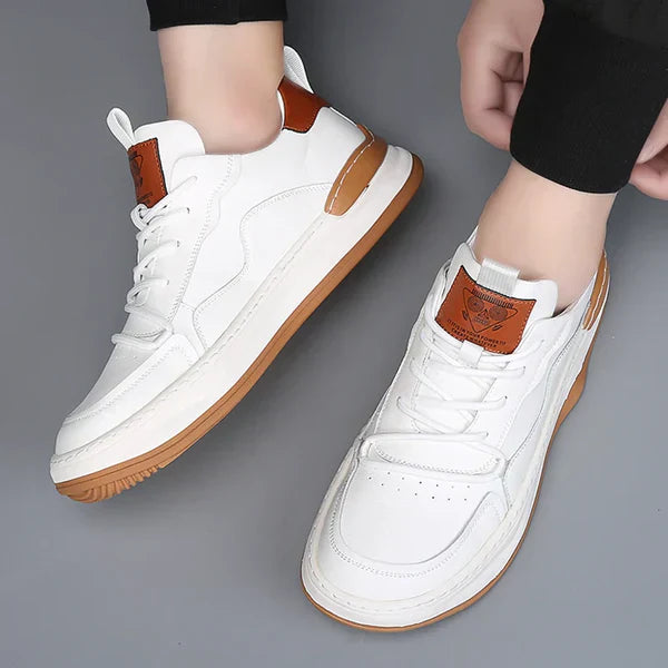 Leren schoenen met hoge zolen