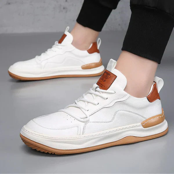 Leren schoenen met hoge zolen